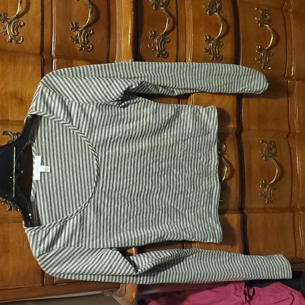 Delia's size small crop top